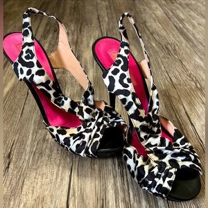 Betsey Johnson Leopard Cheetah PrintOpen Toe Slingback Heel Sz 9 Black & White